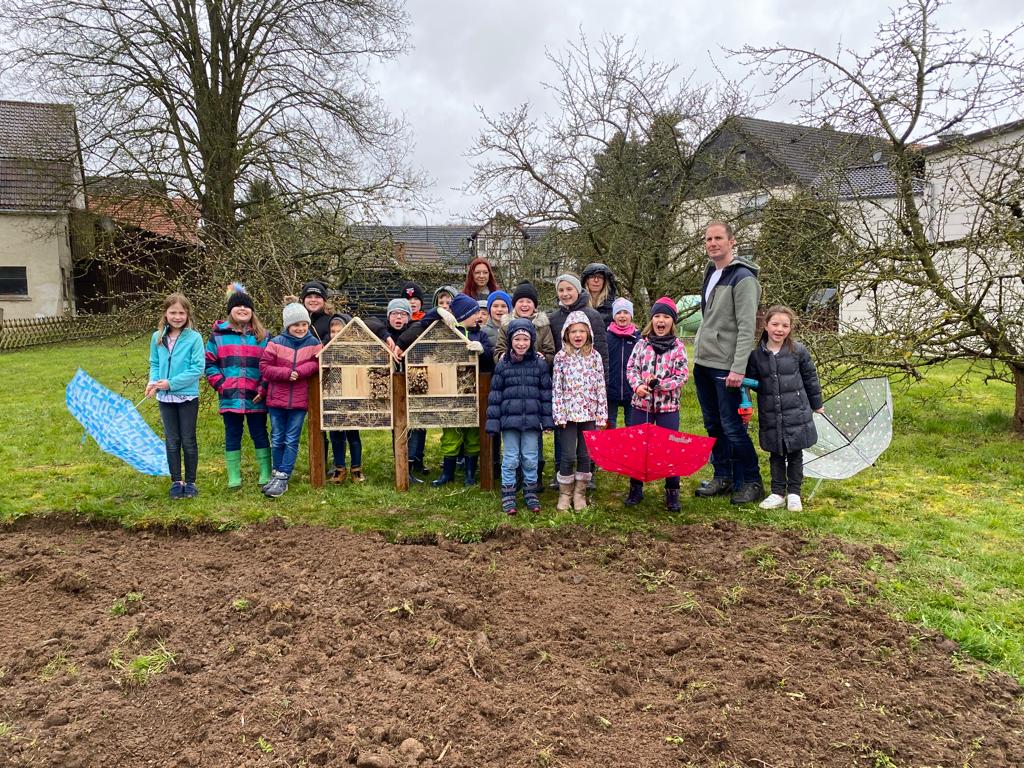 Ferienaktion mit Insektenhotel und Blühwiese (April 2023) - 08