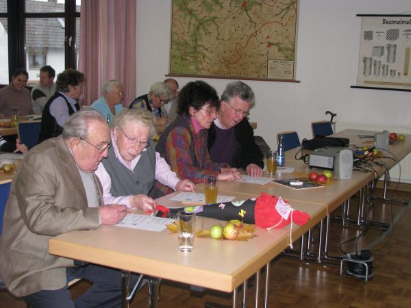 100 Jahre Schule Strebendorf: Zeugnisausgabe