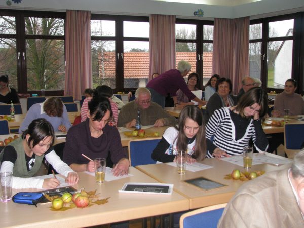 100 Jahre Schule Strebendorf: Zeugnisausgabe