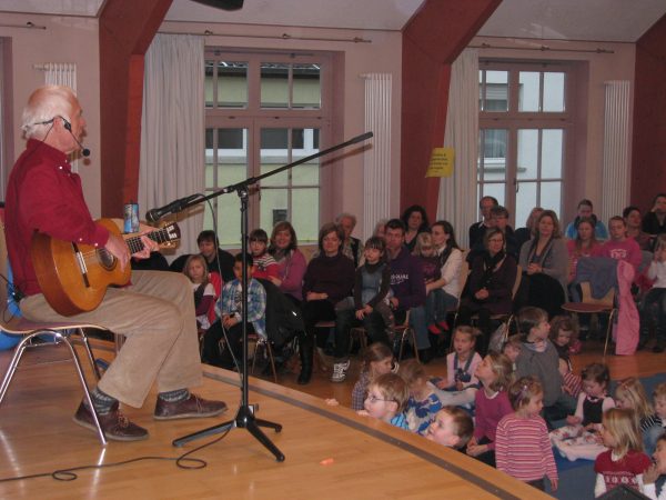 Kinderkonzert mit dem Liedermacher Fredrik Vahlein Romrod im Januar 2012