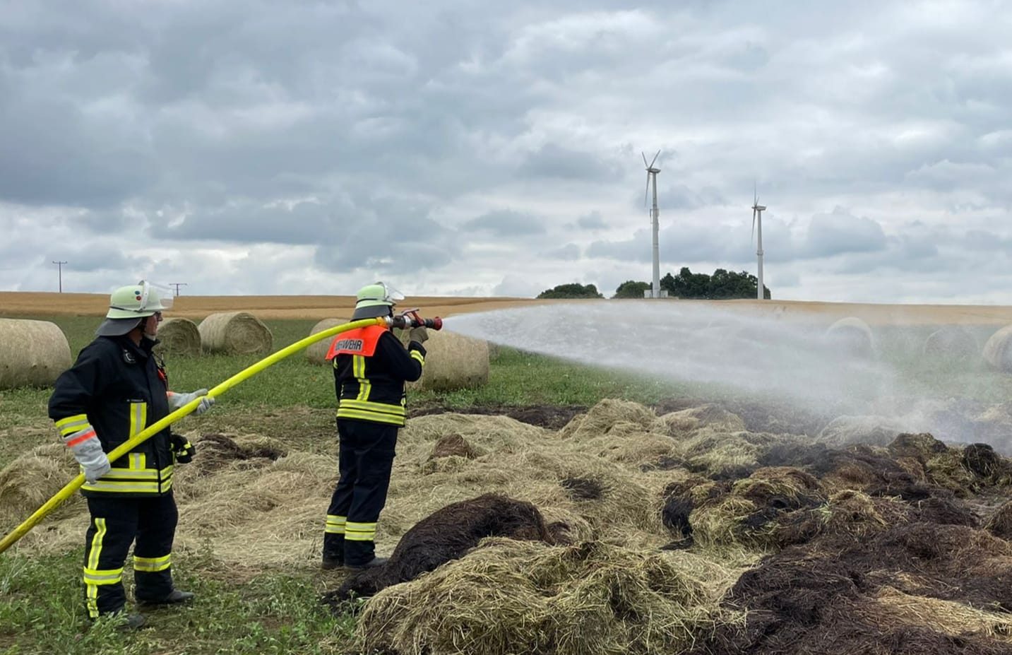 Strohballenlager in Zell brannte (11.07.2022)