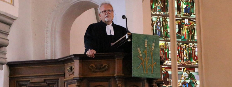 Pfarrer Friedhelm Sames bei seiner letzten Predigt in der Schlosskirche.