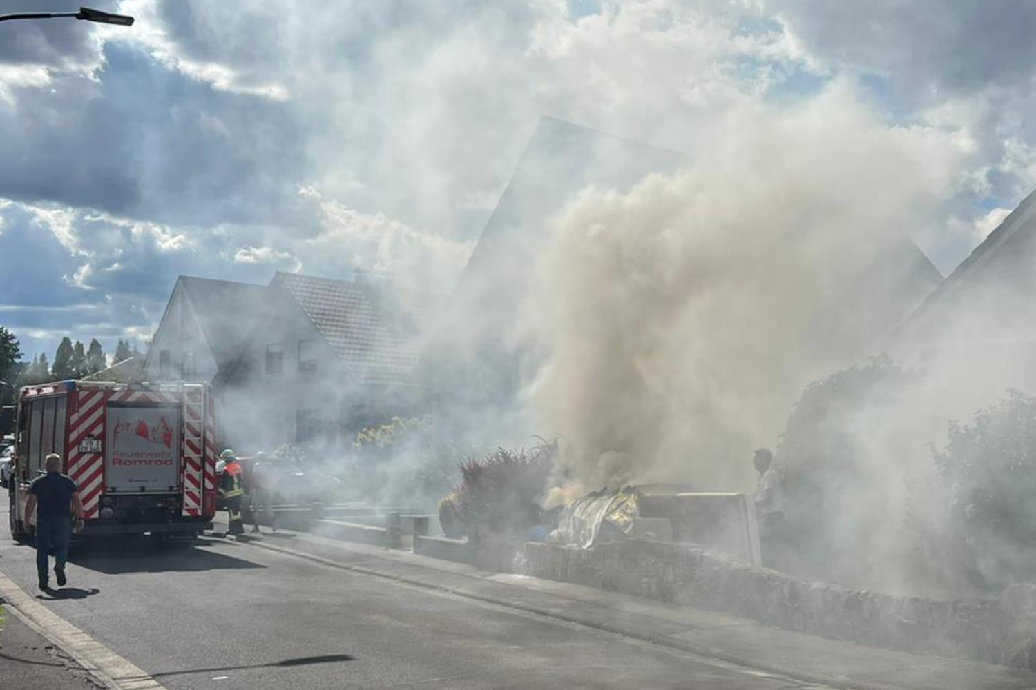 Romrod - Unkrautbrenner löst Brand aus (September 2022) - 01
