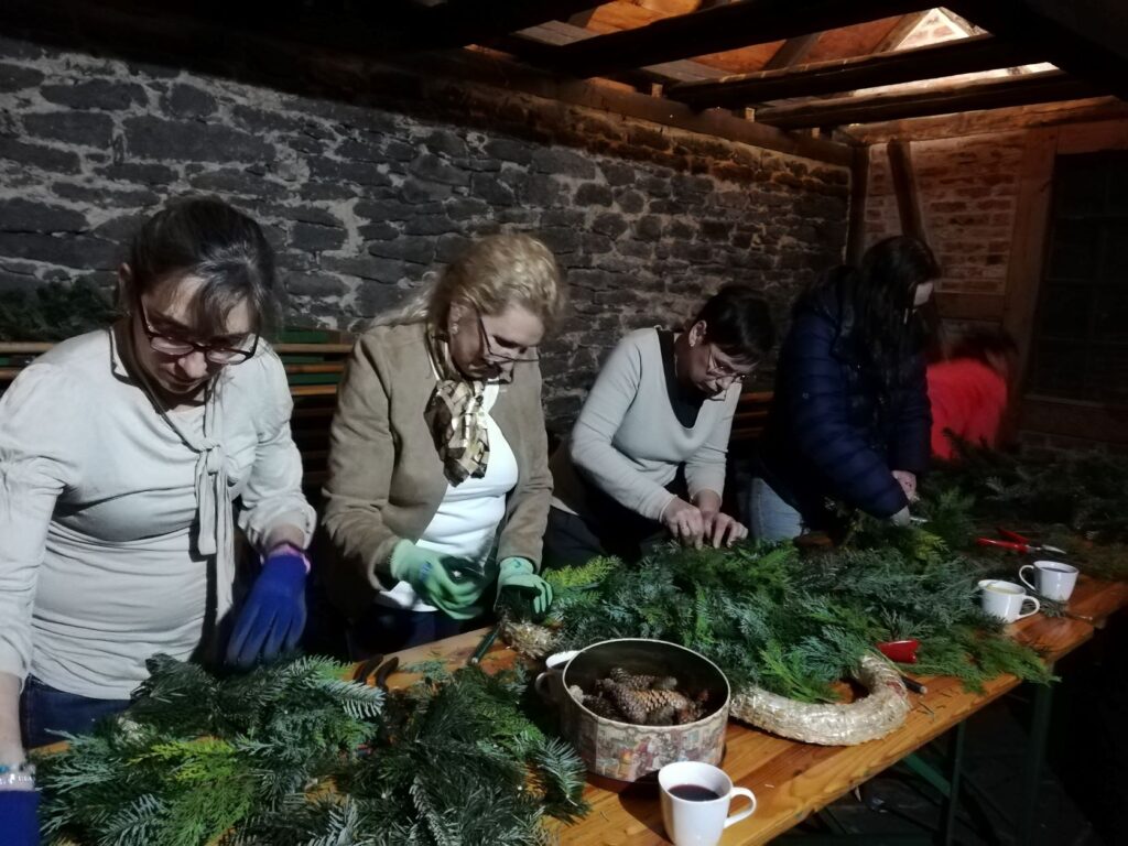 Adventskranzwickeln in der Alten Schmiede Romrod - 16.11.2022 - 01