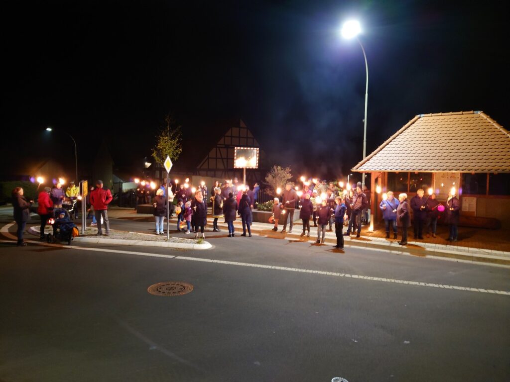 Fackelwanderung der Freiwilligen Feuerwehr Strebendorf am 11.11.2022 - 005