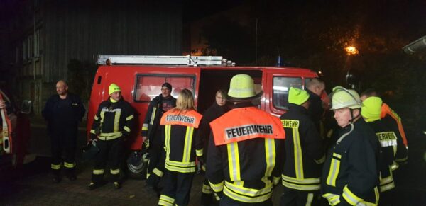 Nachtübung der Feuerwehren der Bergdörfer (November 2022) - 18