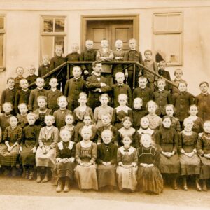 1919 - Schule Romrod - Die Jahrgänge 1906 bis 1909 (Große Schule, 5. bis 8. Schuljahr) mit Lehrer Konrad Hammen
