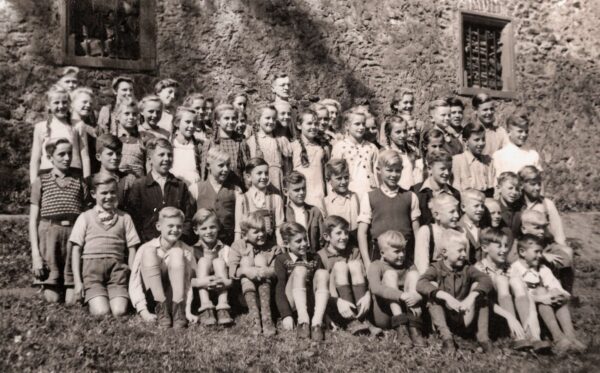 1948 - Schule Romrod - Schule mit Lehrer Eckart Kreutzer