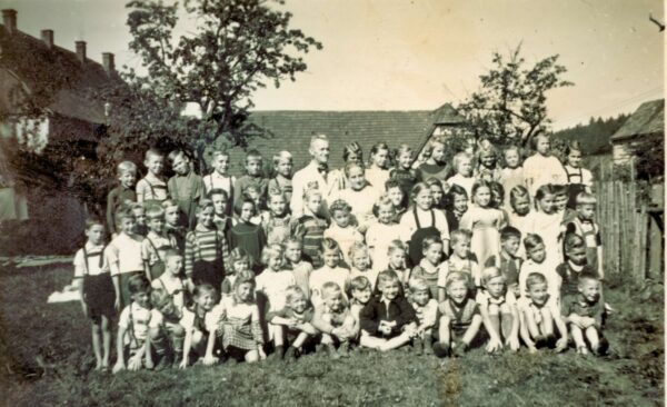 1949 - Schule Romrod - Schulklasse mit Rektor Otto Weber