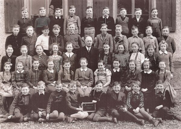 1951 - Schule Romrod - 5. und 6. Schuljahr mit Lehrer Hans Stec