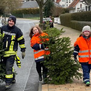 2023-01-14 - FFW sammelt Weihnachtsbäume in Romrod 03