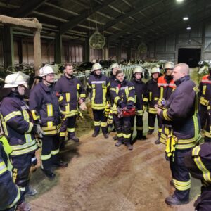 Zahlreiche Einsatzkräfte der Freiwilligen Feuerwehr in Romrod nahmen an dem Training zur Tierrettung teil