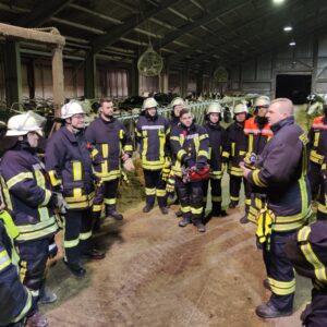 Zahlreiche Einsatzkräfte der Freiwilligen Feuerwehr in Romrod nahmen an dem Training zur Tierrettung teil