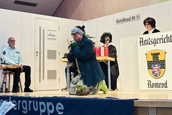 April 2023 - Theatergruppe von der Rolle Romrod - Aufführung Saustall im Amtsgericht - 01