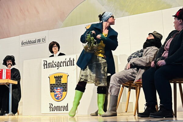 April 2023 - Theatergruppe von der Rolle Romrod - Aufführung Saustall im Amtsgericht - 02