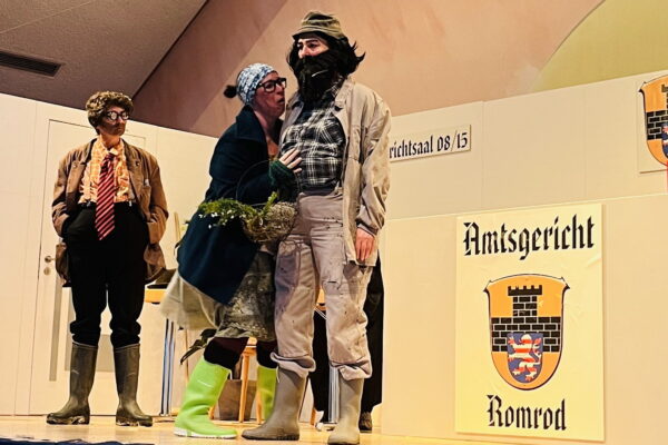 April 2023 - Theatergruppe von der Rolle Romrod - Aufführung Saustall im Amtsgericht - 04