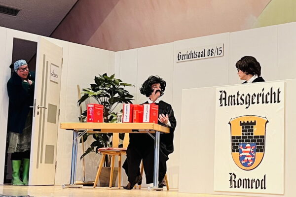 April 2023 - Theatergruppe von der Rolle Romrod - Aufführung Saustall im Amtsgericht - 06