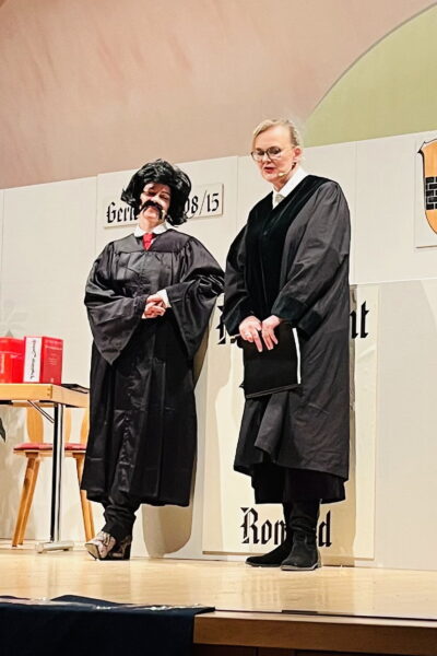 April 2023 - Theatergruppe von der Rolle Romrod - Aufführung Saustall im Amtsgericht - 17