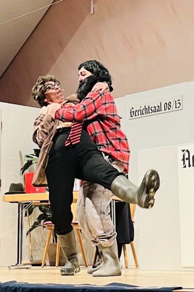 April 2023 - Theatergruppe von der Rolle Romrod - Aufführung Saustall im Amtsgericht - 20