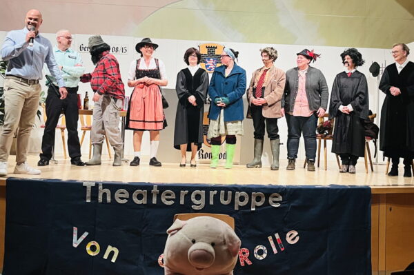 April 2023 - Theatergruppe von der Rolle Romrod - Aufführung Saustall im Amtsgericht - 25