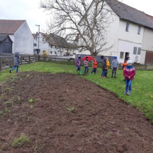 Ferienaktion mit Insektenhotel und Blühwiese (April 2023) - 03