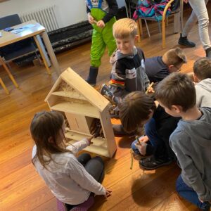 Ferienaktion mit Insektenhotel und Blühwiese (April 2023) - 04