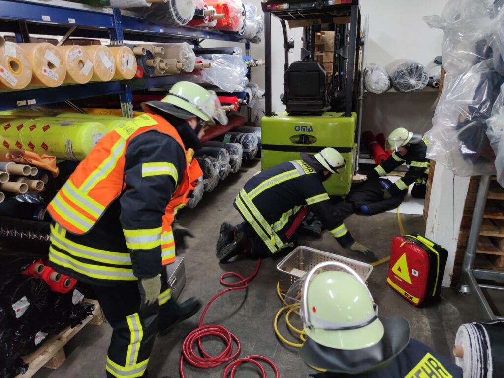 Feuerwehr-Training bei Romröder Kleiderwerk (Mai 2023) - 05