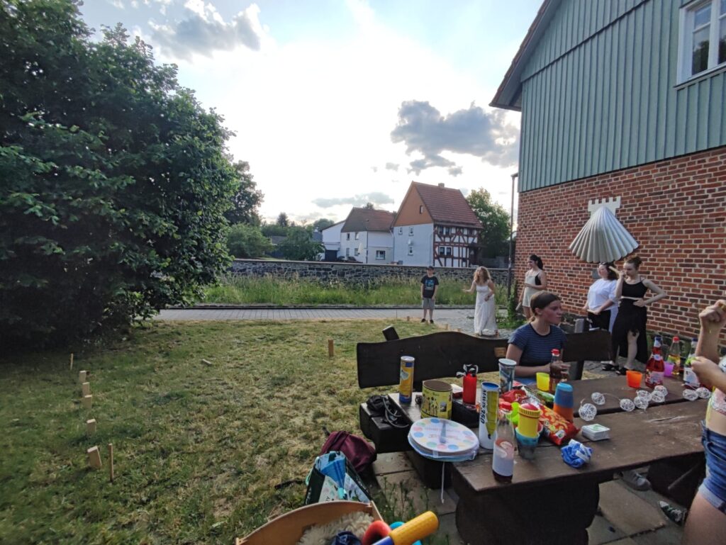 Ein Sommerabend am Museumsufer - Jugendliche organisierten Picknick-Treff (Romrod Juni 2023) - 5