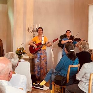 2023-07 - Lesung mit Ruth Weitz Musik mit Pelen Tan in der ehemaligen Synagoge Romrod - 3