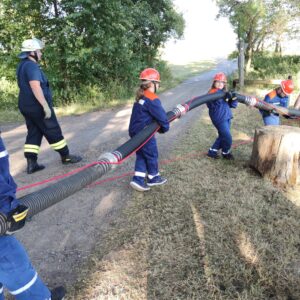 Feuerwehr Romrod trainierte Ablöschen eines Wald- und Wiesenbrandes (Juli 2023)