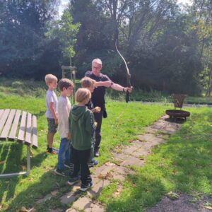 Ferienspielkinder waren mit Pfeil und Bogen unterwegs (August 2023) - 2