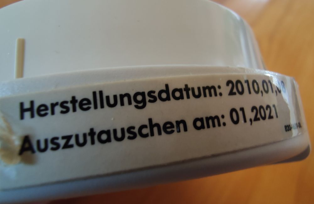 2023-09-25 - Veralteter Rauchmelder sorgte für Feuerwehreinsatz in der Schulstraße Romrod
