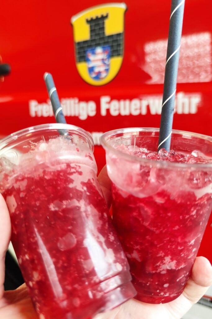 2023-09 - Feuerwehr bietet Slush-Eis am Museumsuferfest