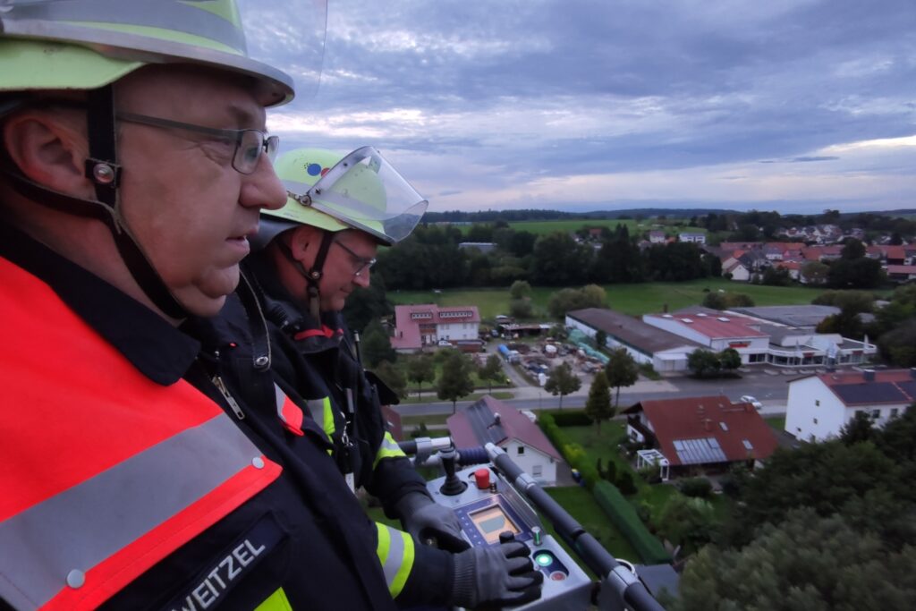 2023-09-25 - Zum Abschied ein 360 Grad Blick mit der Drehleiter über die Dächer der Schlossstadt