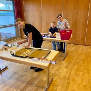 2023-11 - 2023-11 - Landfrauen und Landmädels Zell heizten die Weihnachtsbäckerei an - 12