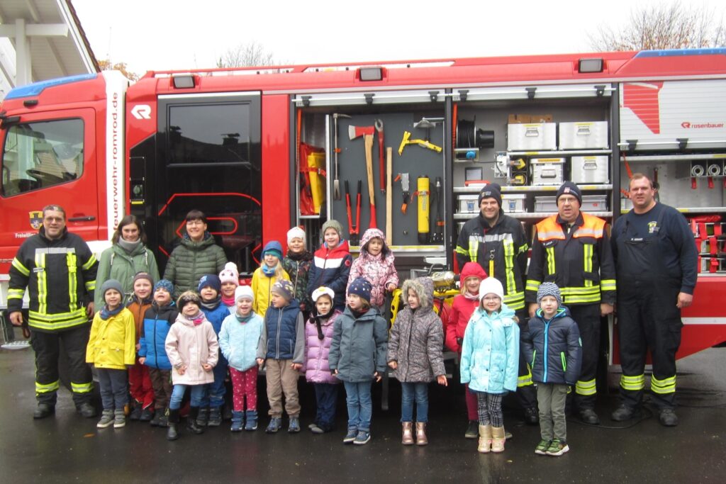 2023-11 - Kita-Elefantenkinder besuchen Feuerwehr - 1