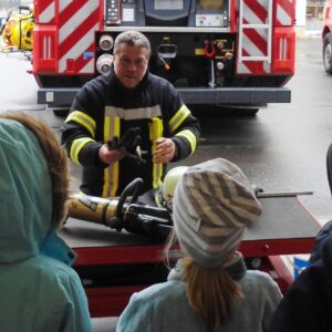 2023-11 - Kita-Elefantenkinder besuchen Feuerwehr - 4