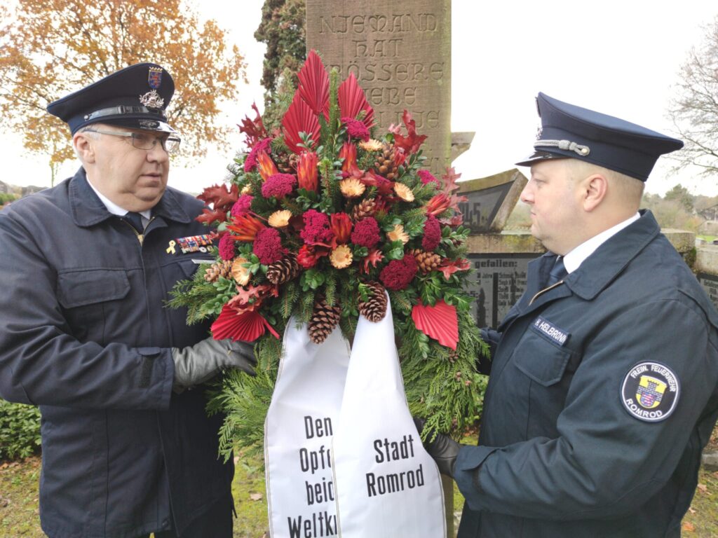 2023-11 - Zum Gedenken der Opfer von Krieg und Gewaltherrschaft - Kranzniederlegung auf dem Friedhof Romrod zum Volkstrauertag 2023