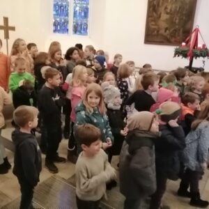 2023-12 - Grundschulkinder sorgten für zauberhafte Momente beim Weihnachtsmarkt - 2