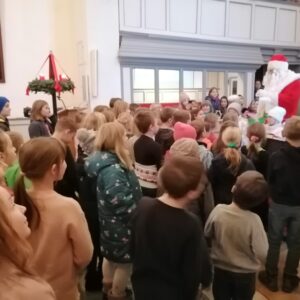 2023-12 - Grundschulkinder sorgten für zauberhafte Momente beim Weihnachtsmarkt - 4