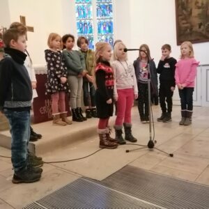 2023-12 - Grundschulkinder sorgten für zauberhafte Momente beim Weihnachtsmarkt - 6