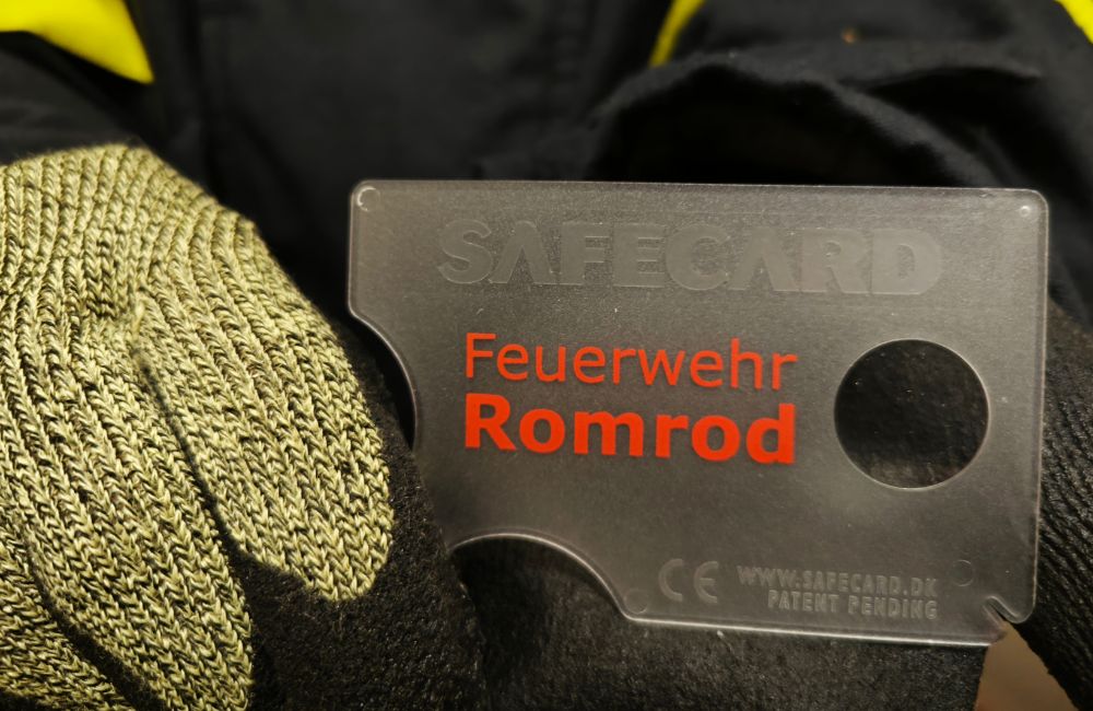 2024-03 - Borreliose - Feuerwehrleute verteilen Zeckenkarten in Romrod