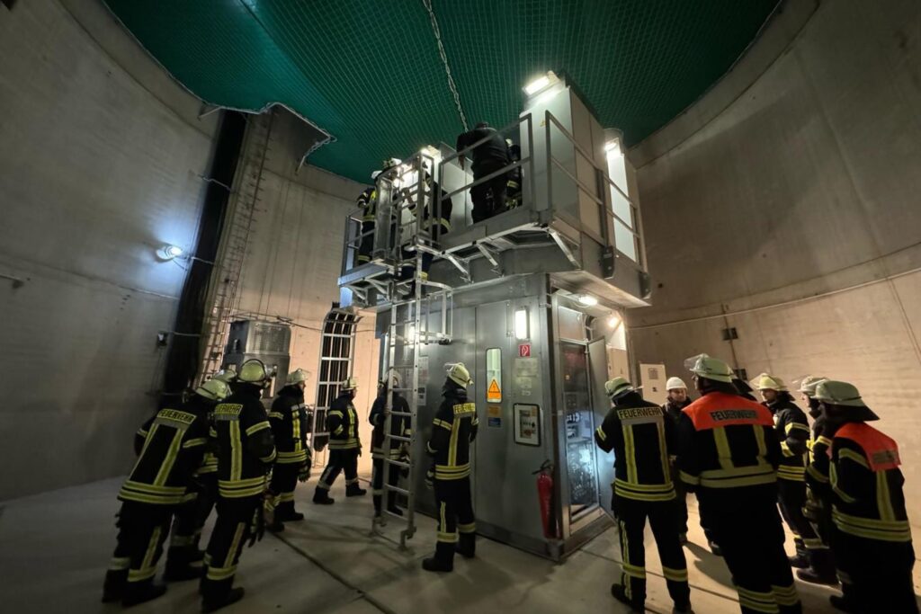 2024-03 - Feuerwehr Romrod - Ausbildung im 200-Meter-Windrad - 01