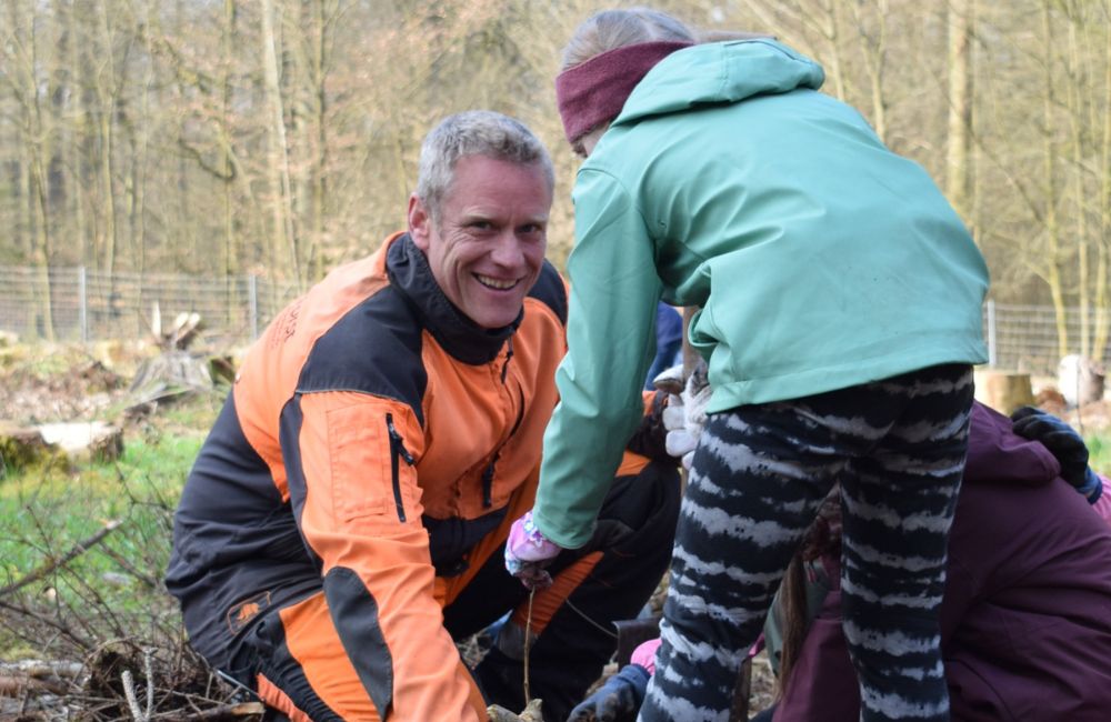 2024-03 - Forstamt Romrod pflanzt mit Schülerinnen und Schülern den Wald von morgen - 2