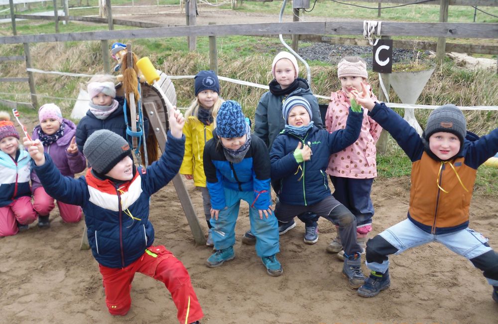 2024-03 - Kita-Elefantenkinder verbrachten ereignisreichen Kinder-Pferde-Erlebnistag auf dem Islandpferdehof Hainbuche - 1