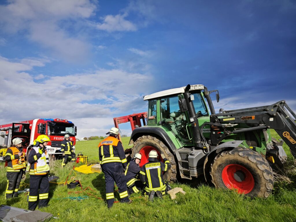 2024-04-20 - Feuerwehr Romrod unterstützte Kolleginnen und Kollegen in Kirtorf bei Großübung - 1