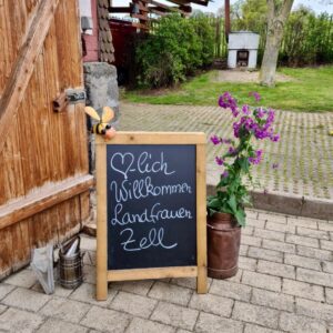 2024-04 - Landfrauen Zell besuchen Imkerei Lehmann - 10