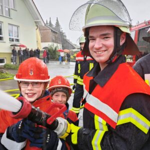 2024-05-06 - Jugendfeuer Romrod feiert 50jähriges Bestehen mit Löschübung - 3