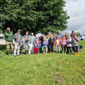 2024-06 - Islandpferdefreunde und Angelverein erforschten mit Kindern den Zeller Dorfteich - 11