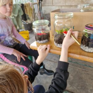 2024-06 - Islandpferdefreunde und Angelverein erforschten mit Kindern den Zeller Dorfteich - 12